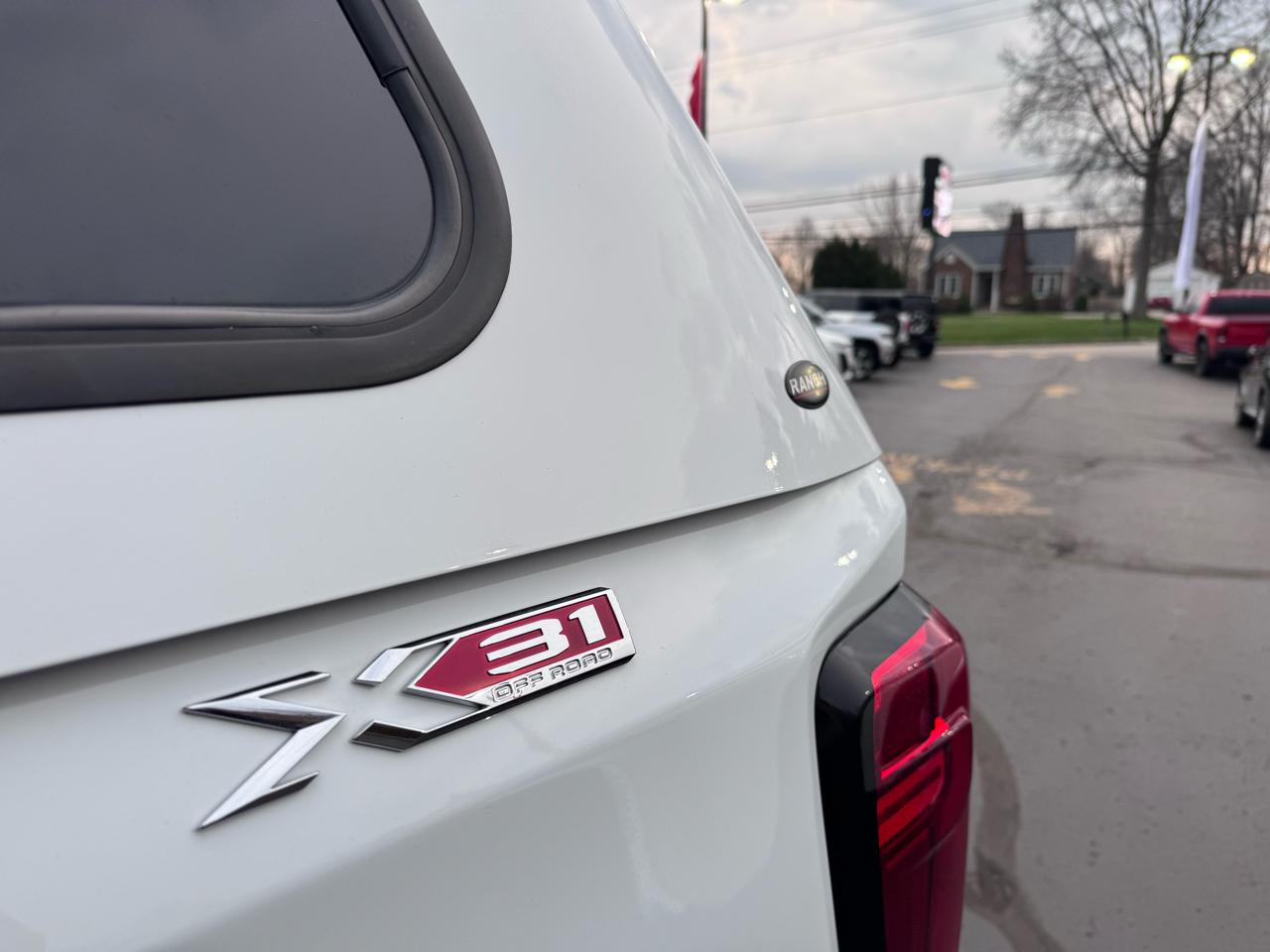 GMC Sierra 1500 Limited 4WD Crew Cab 157" SLE 2022