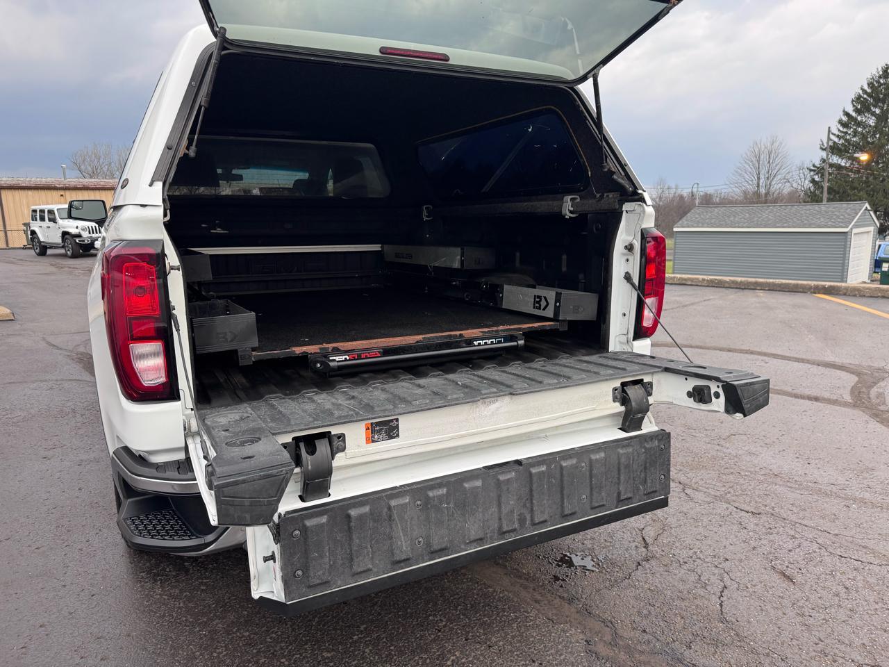 GMC Sierra 1500 Limited 4WD Crew Cab 157" SLE 2022