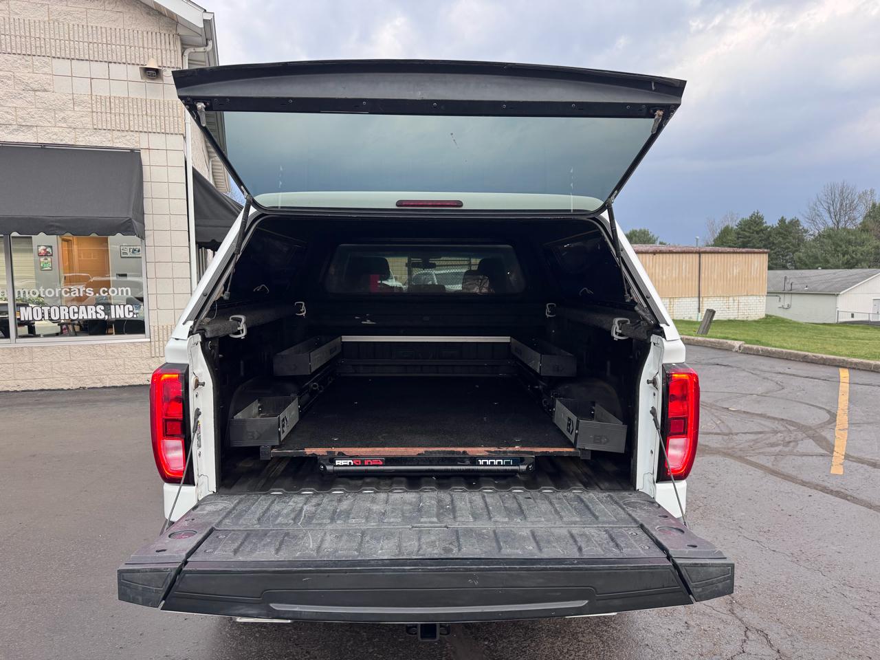 GMC Sierra 1500 Limited 4WD Crew Cab 157" SLE 2022