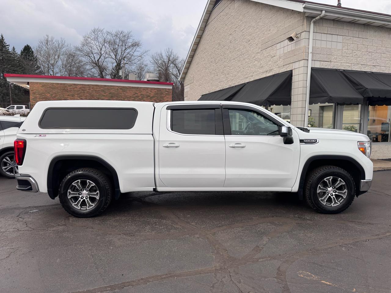 GMC Sierra 1500 Limited 4WD Crew Cab 157" SLE 2022