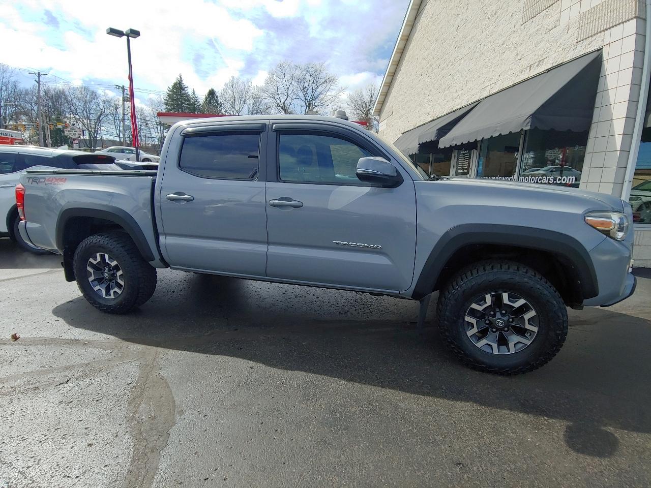 Toyota Tacoma TRD Off Road Double Cab 5' Bed V6 4x4 AT (Natl) 2018