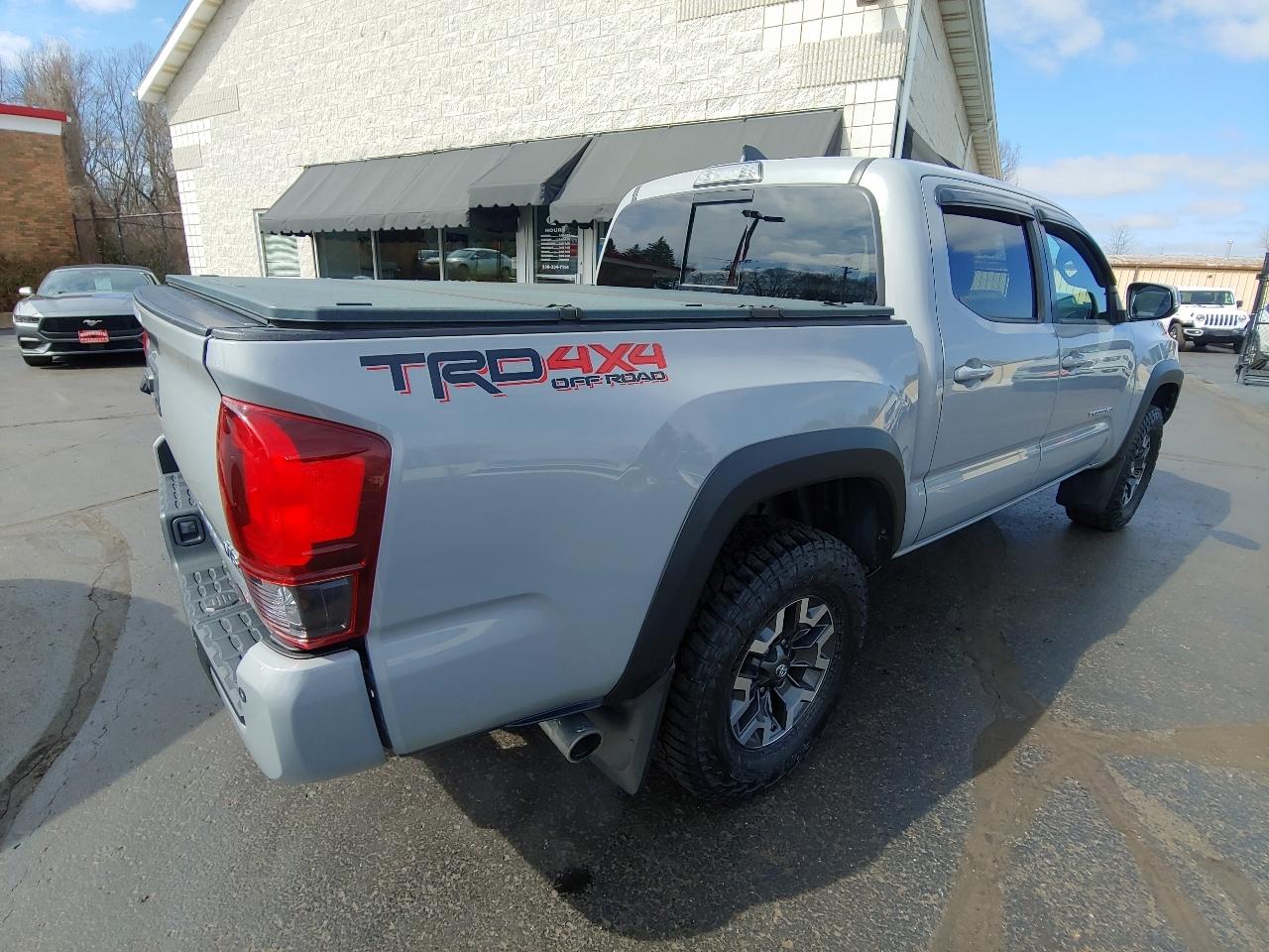 Toyota Tacoma TRD Off Road Double Cab 5' Bed V6 4x4 AT (Natl) 2018