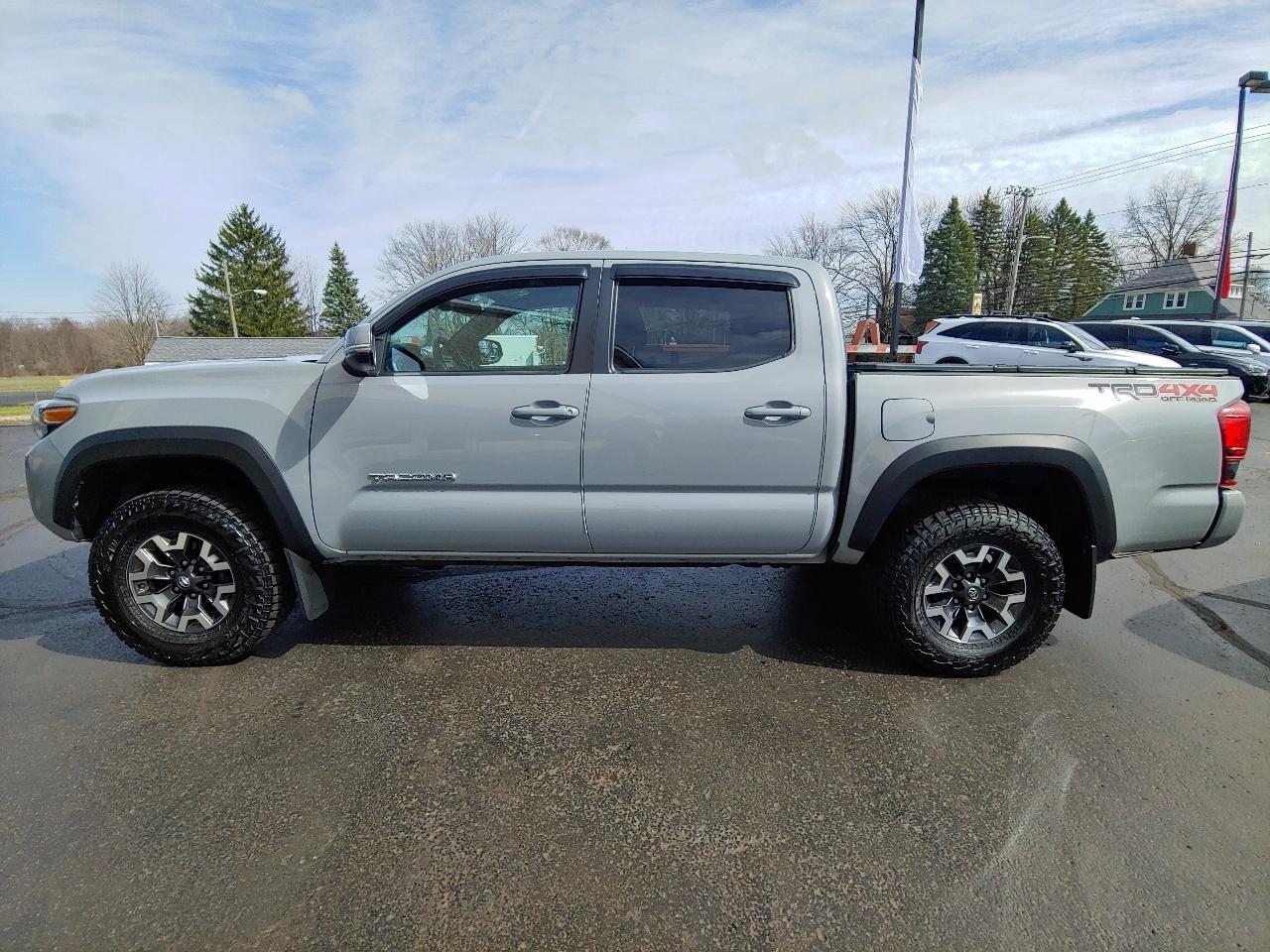 Toyota Tacoma TRD Off Road Double Cab 5' Bed V6 4x4 AT (Natl) 2018