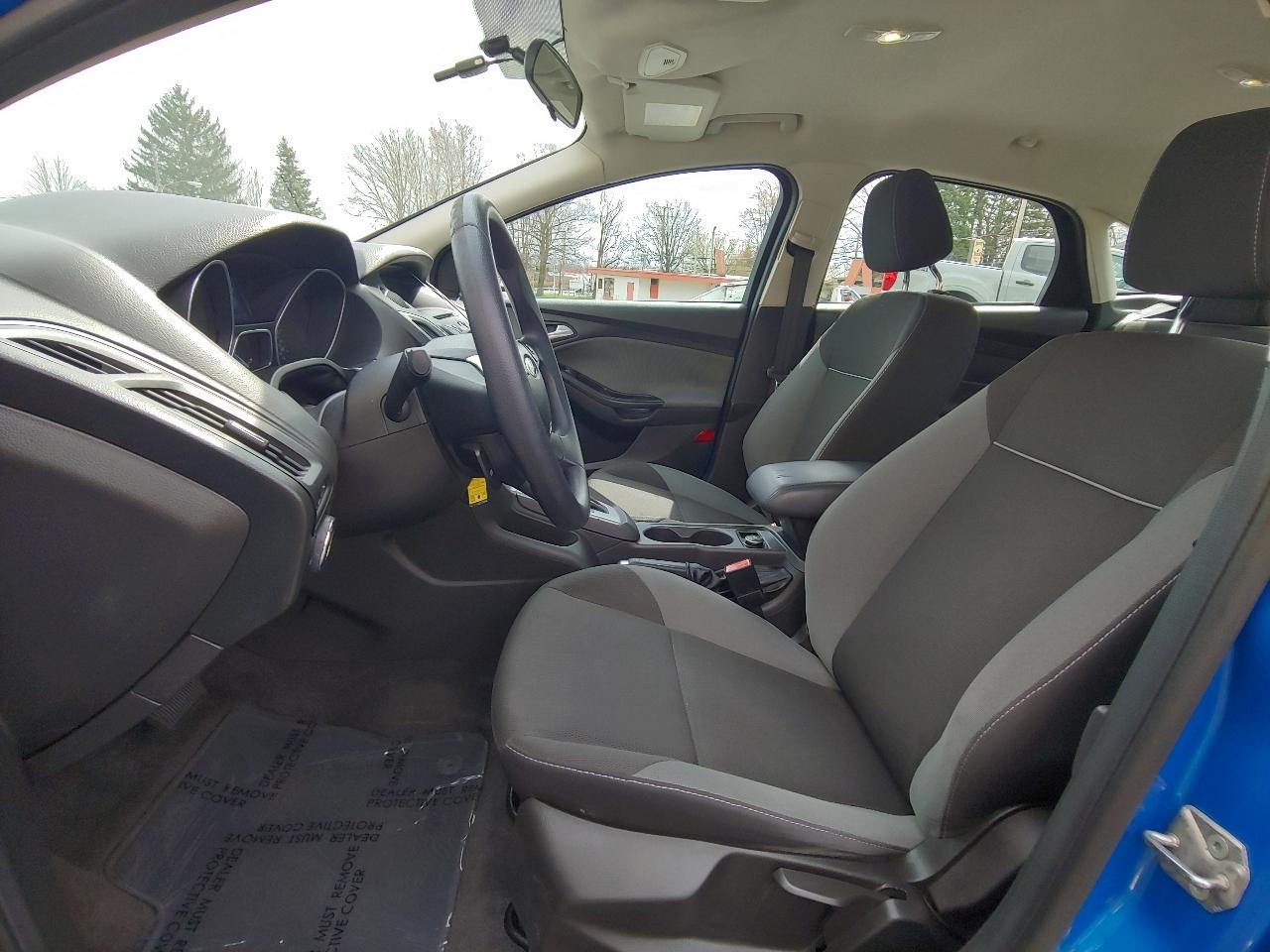 Ford Focus 4dr Sdn SE 2012