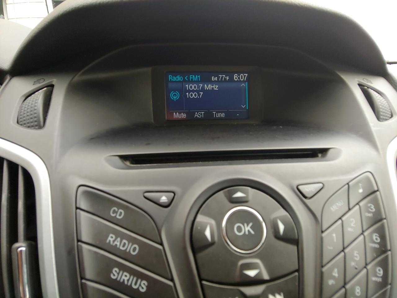 Ford Focus 4dr Sdn SE 2012