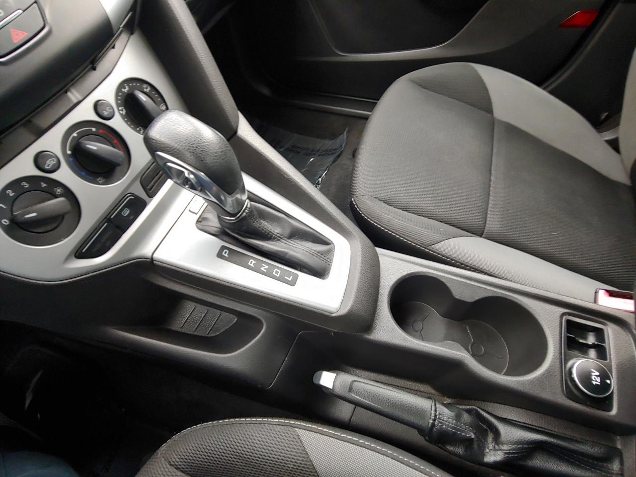 Ford Focus 4dr Sdn SE 2012