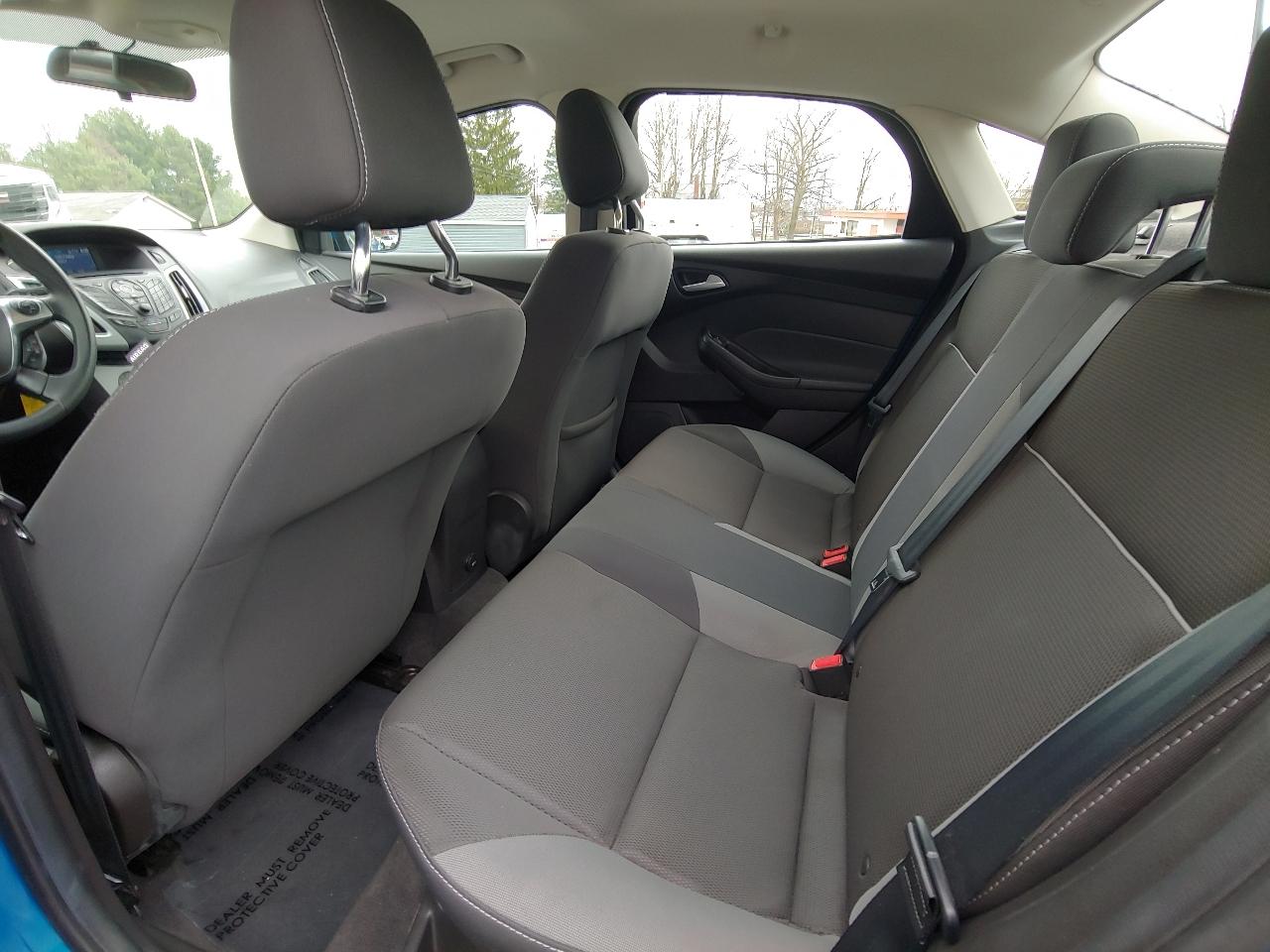 Ford Focus 4dr Sdn SE 2012