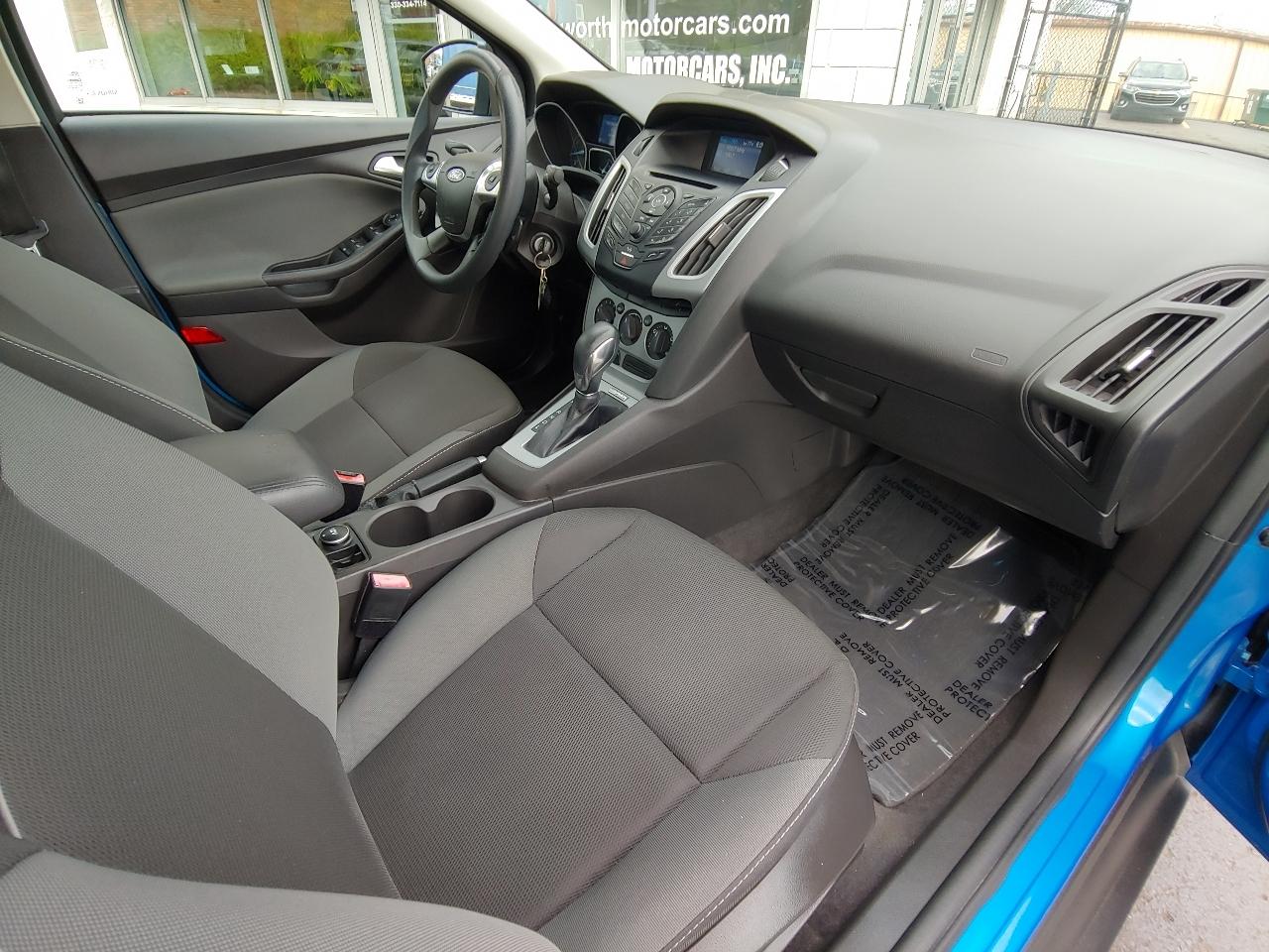 Ford Focus 4dr Sdn SE 2012