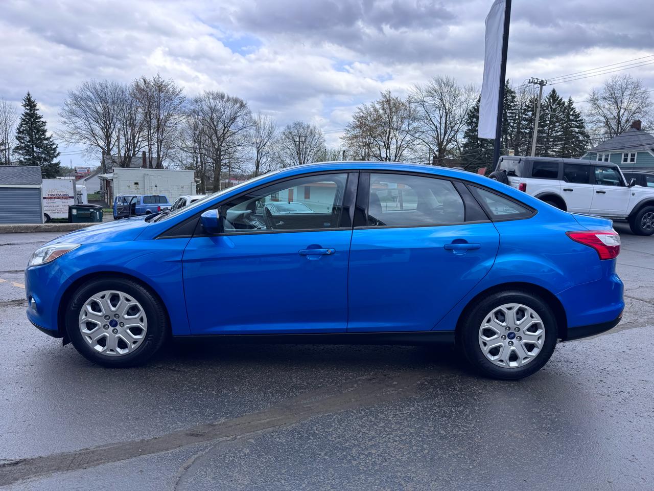 Ford Focus 4dr Sdn SE 2012