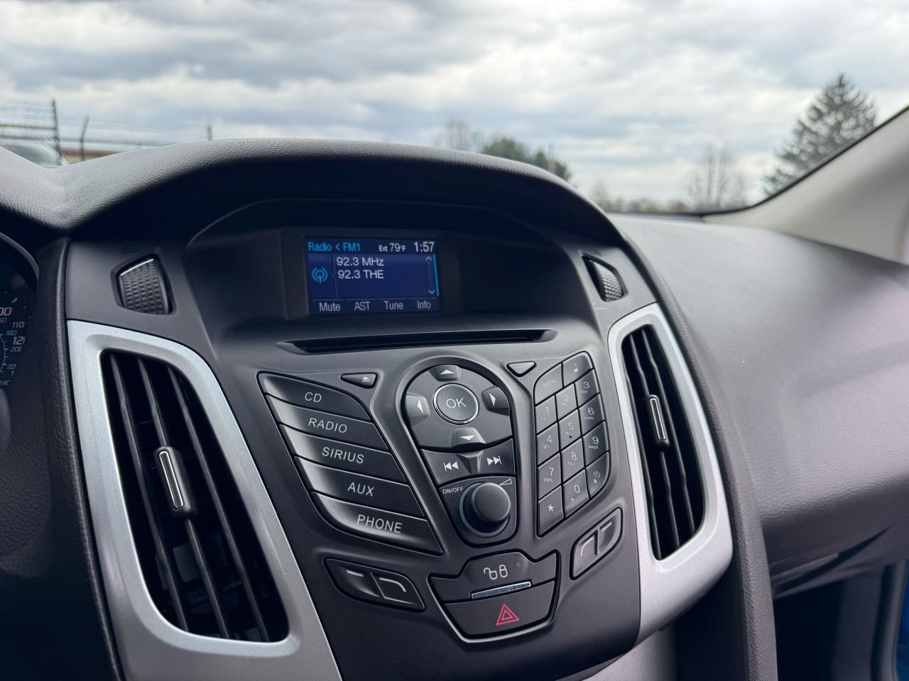 Ford Focus 4dr Sdn SE 2012