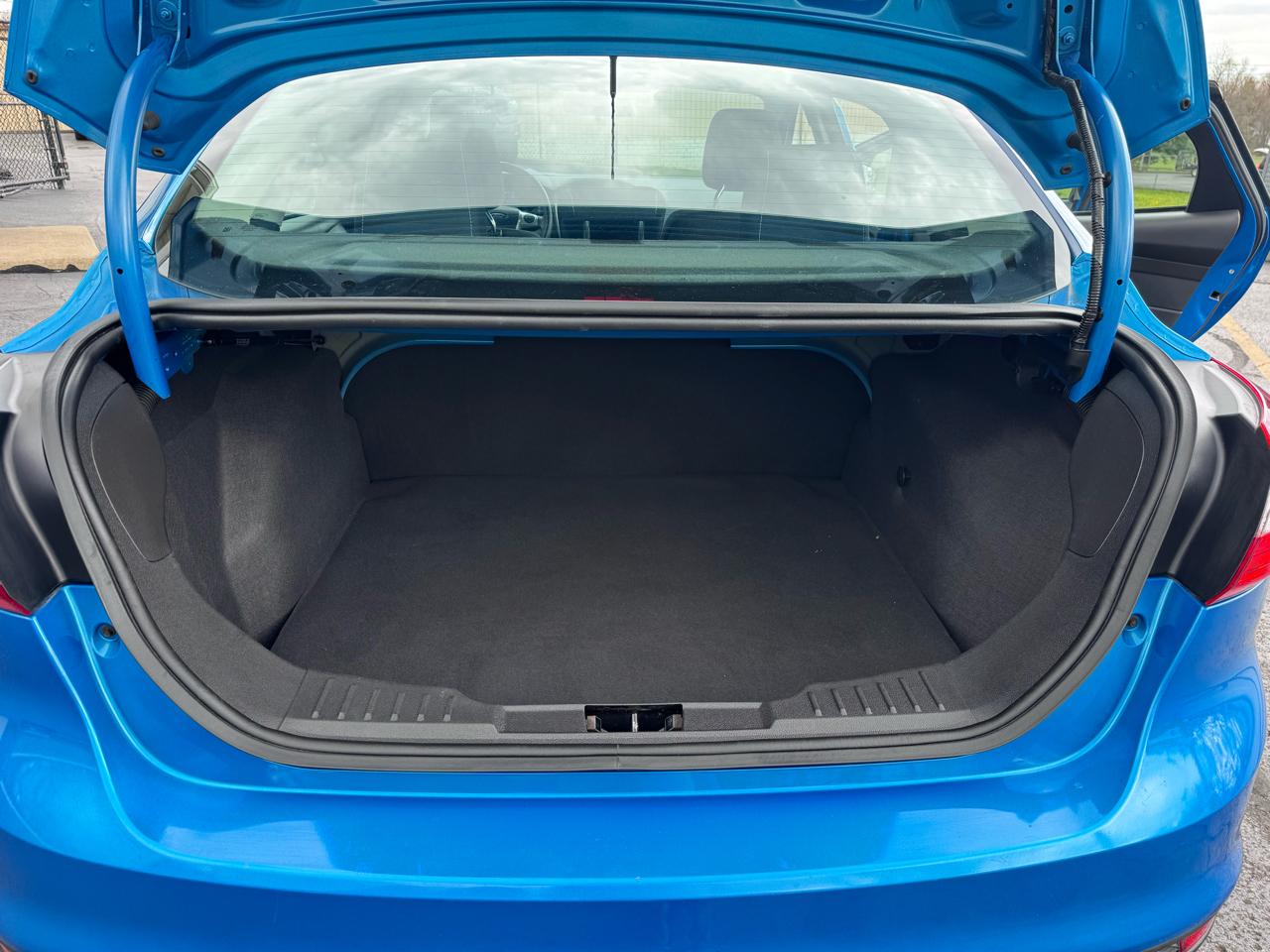 Ford Focus 4dr Sdn SE 2012