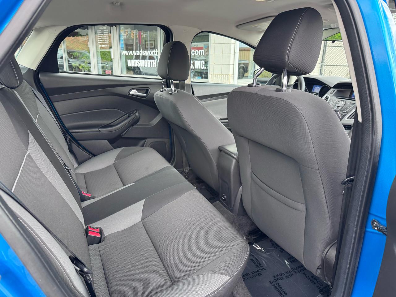 Ford Focus 4dr Sdn SE 2012