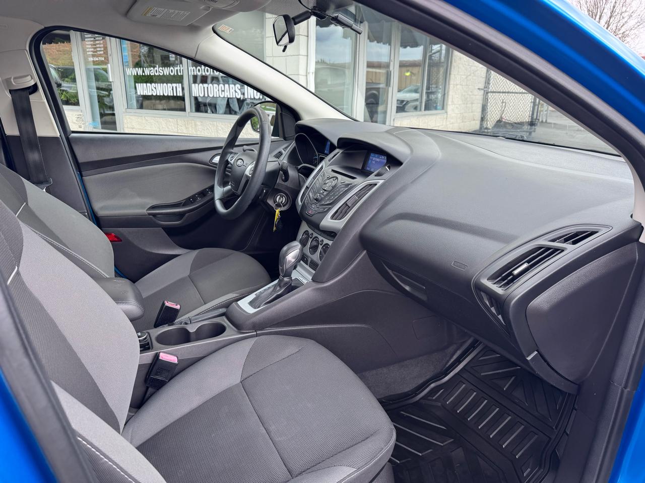 Ford Focus 4dr Sdn SE 2012