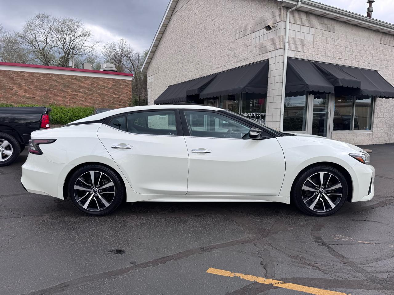 Nissan Maxima SL Sedan 2023