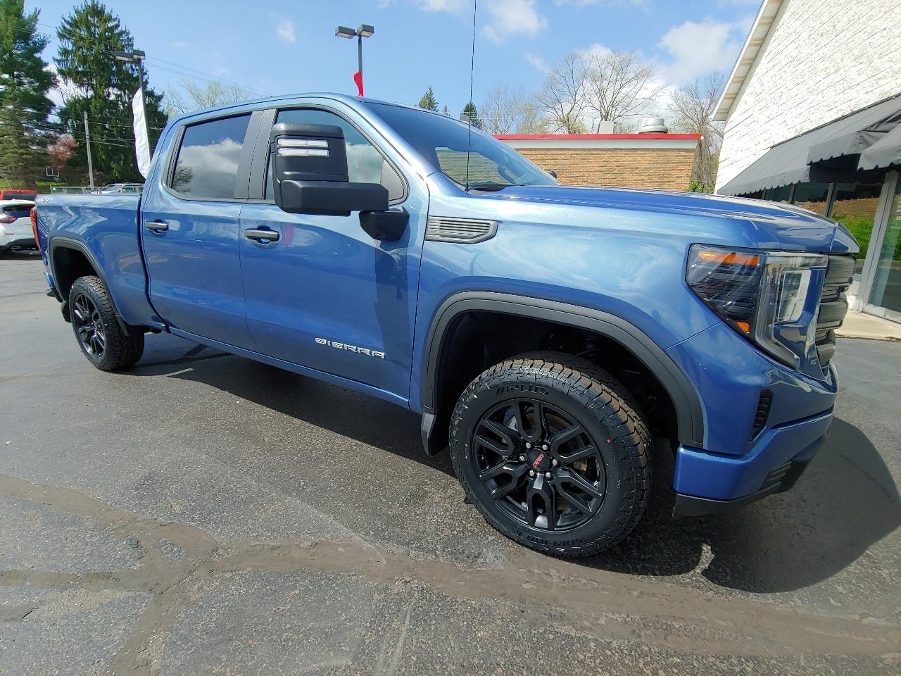GMC Sierra 1500 4WD Crew Cab 157" Pro 2024