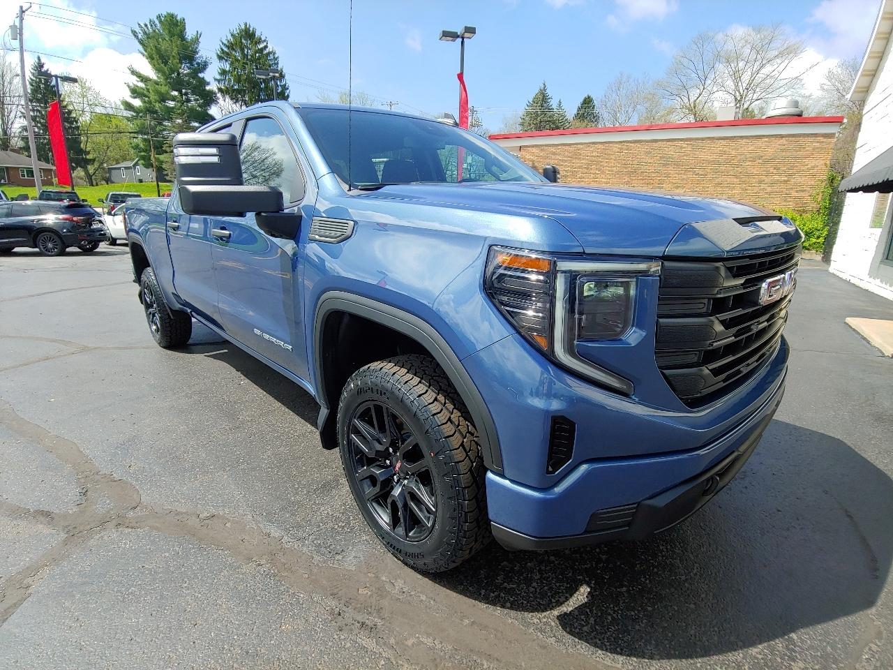 GMC Sierra 1500 4WD Crew Cab 157" Pro 2024