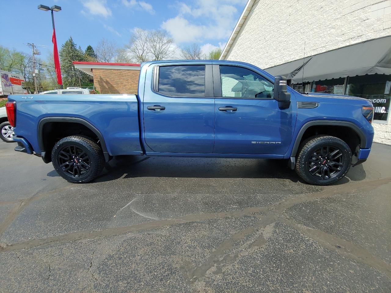 GMC Sierra 1500 4WD Crew Cab 157" Pro 2024