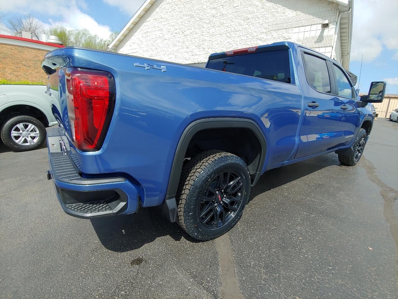 GMC Sierra 1500 4WD Crew Cab 157" Pro 2024