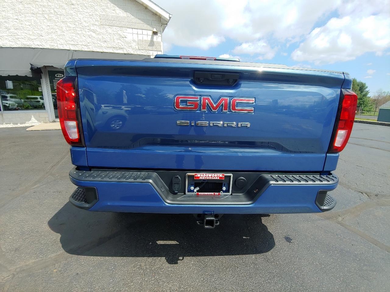 GMC Sierra 1500 4WD Crew Cab 157" Pro 2024