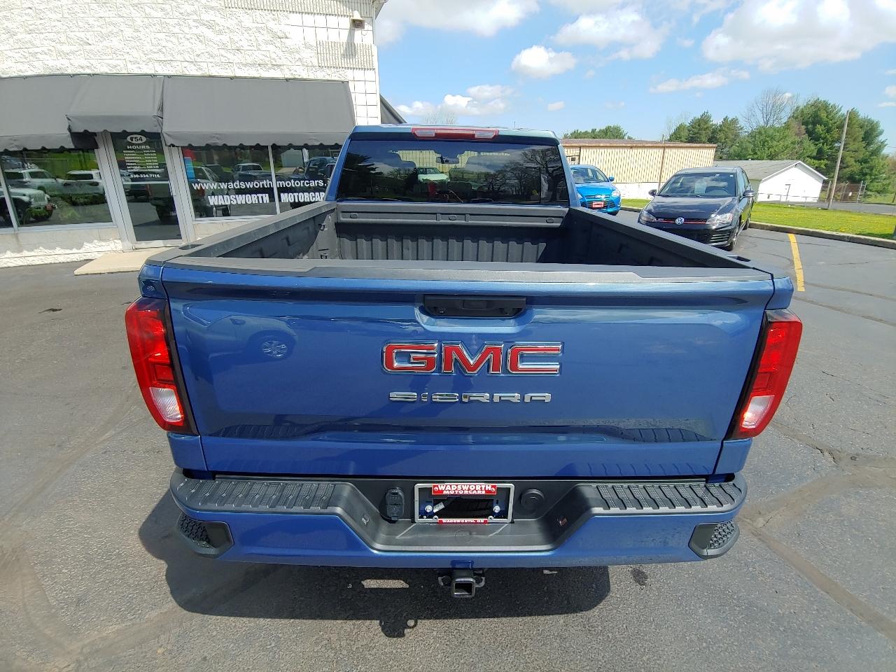 GMC Sierra 1500 4WD Crew Cab 157" Pro 2024