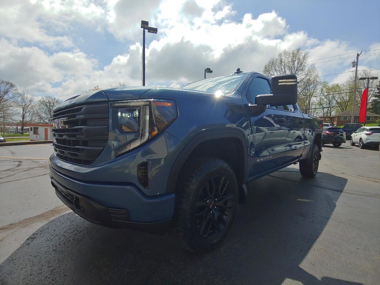 GMC Sierra 1500 4WD Crew Cab 157" Pro 2024