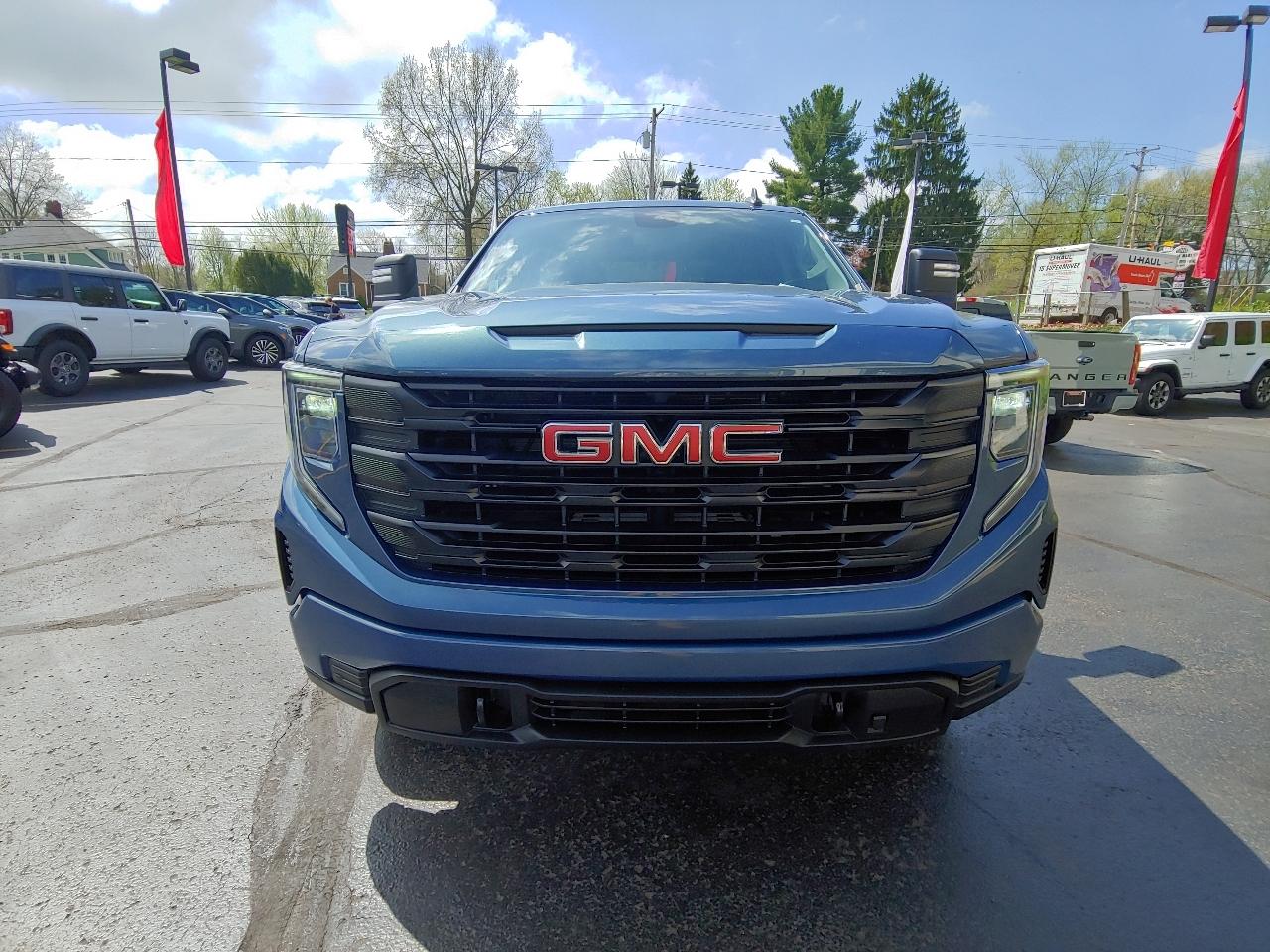 GMC Sierra 1500 4WD Crew Cab 157" Pro 2024