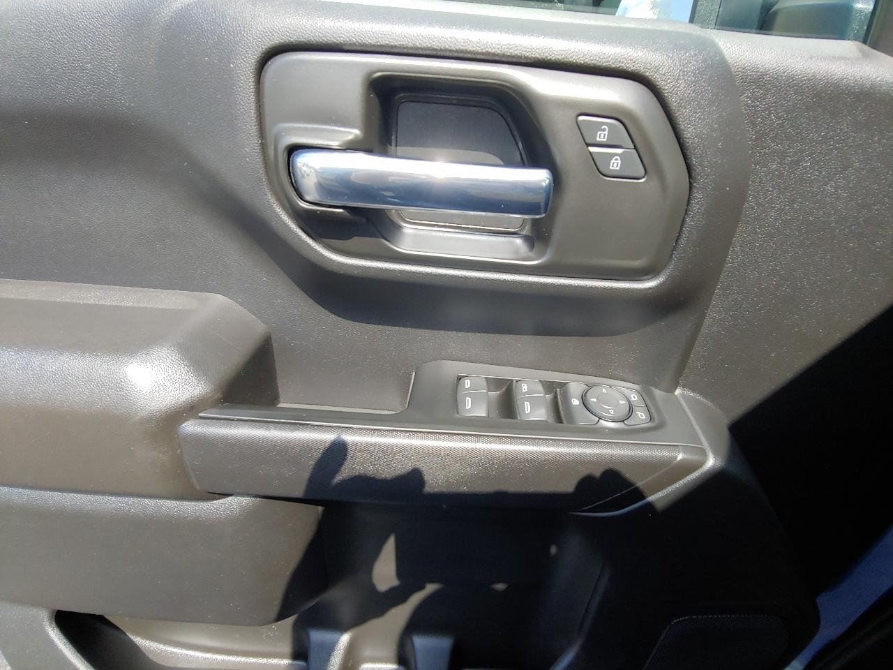 GMC Sierra 1500 4WD Crew Cab 157" Pro 2024