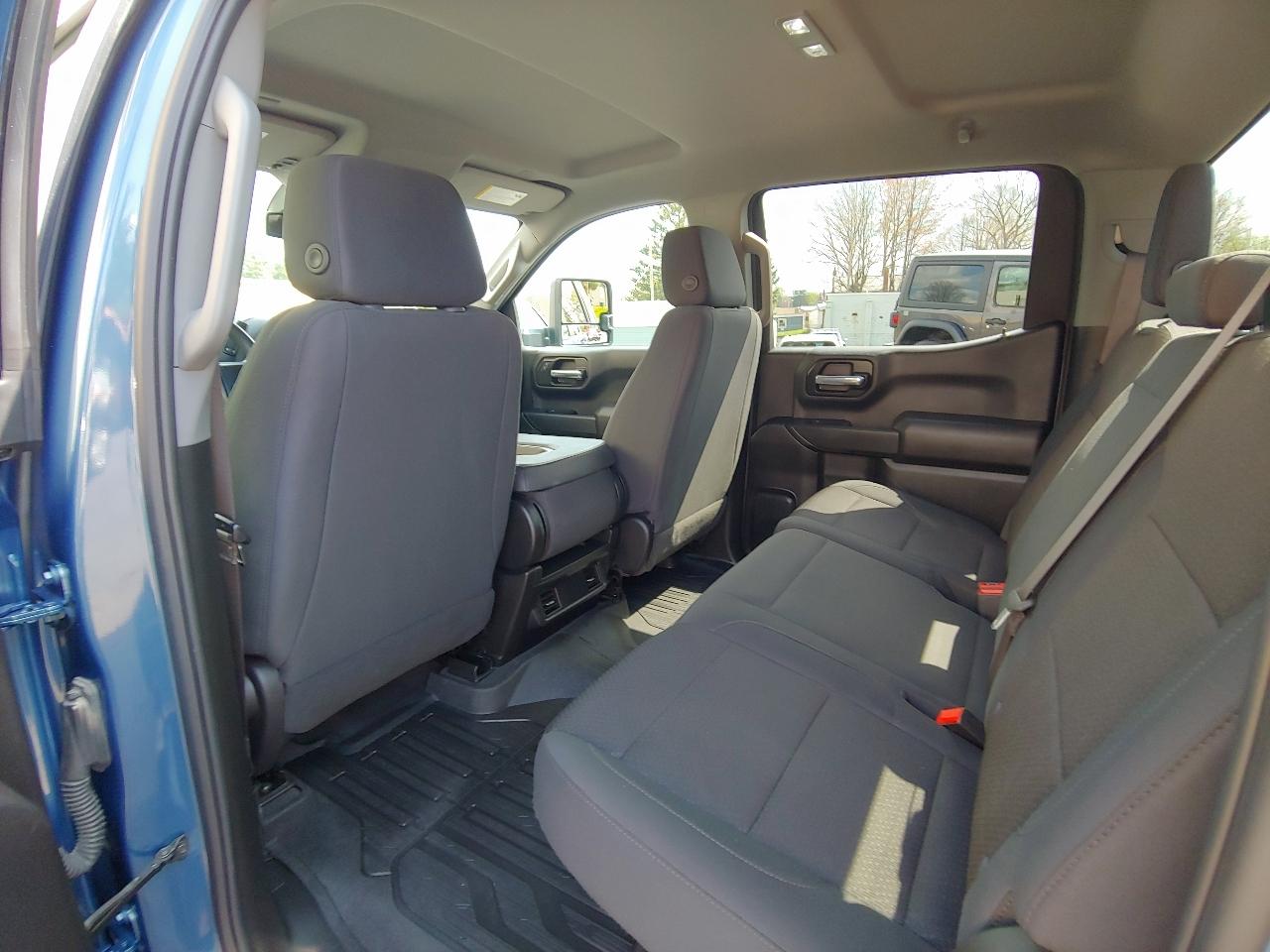 GMC Sierra 1500 4WD Crew Cab 157" Pro 2024