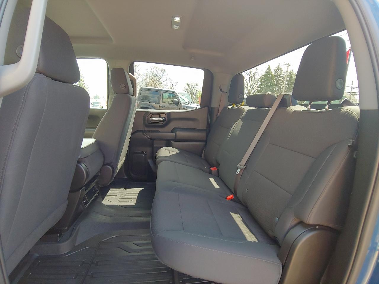 GMC Sierra 1500 4WD Crew Cab 157" Pro 2024