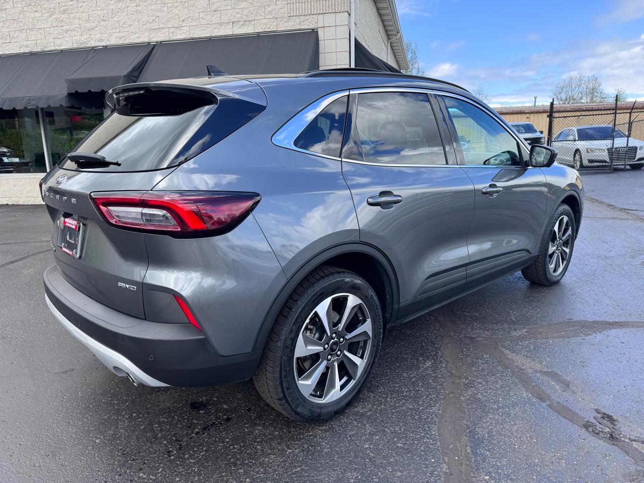 Ford Escape Platinum AWD 2023