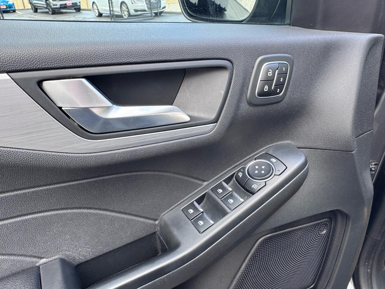 Ford Escape Platinum AWD 2023