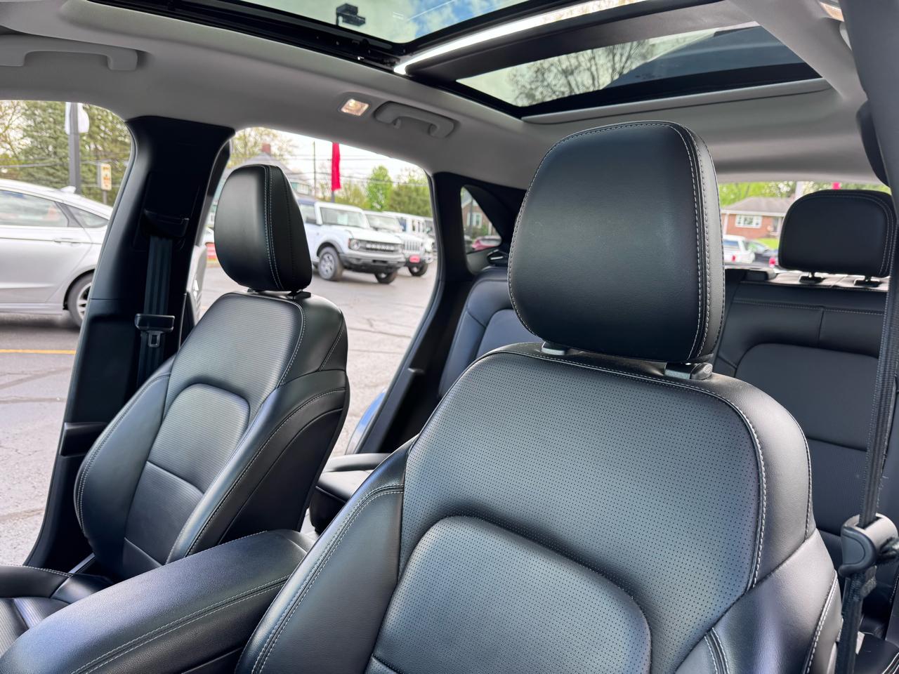 Ford Escape Platinum AWD 2023