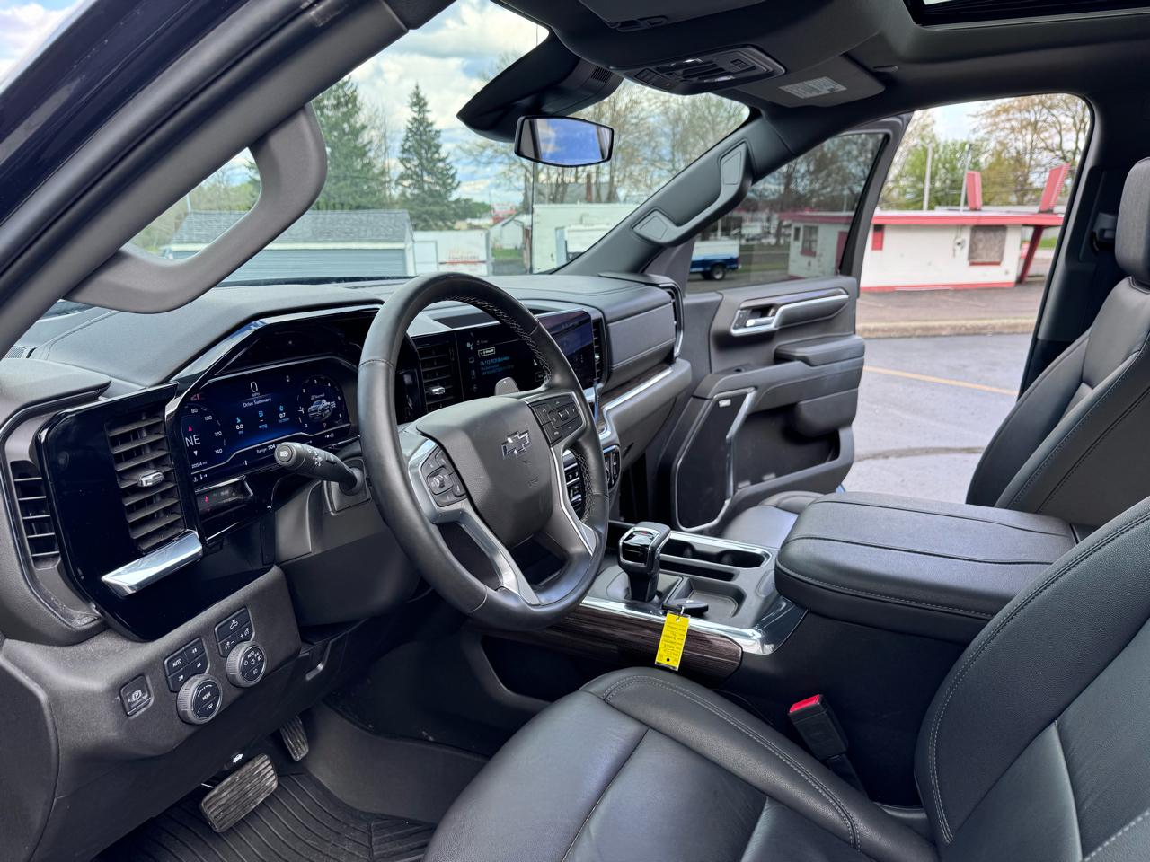 Chevrolet Silverado 1500 4WD Crew Cab 147" RST 2024