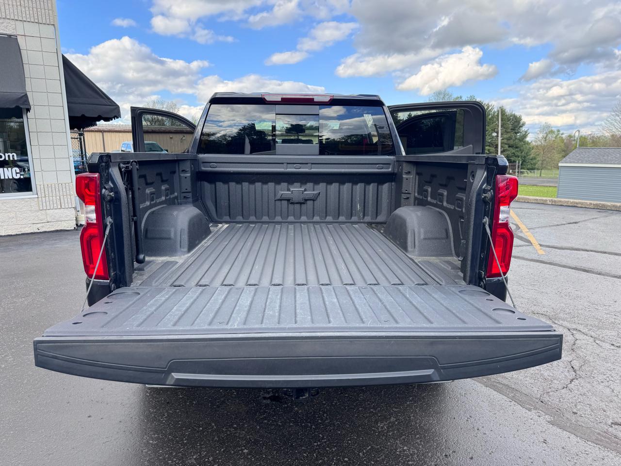 Chevrolet Silverado 1500 4WD Crew Cab 147" RST 2024