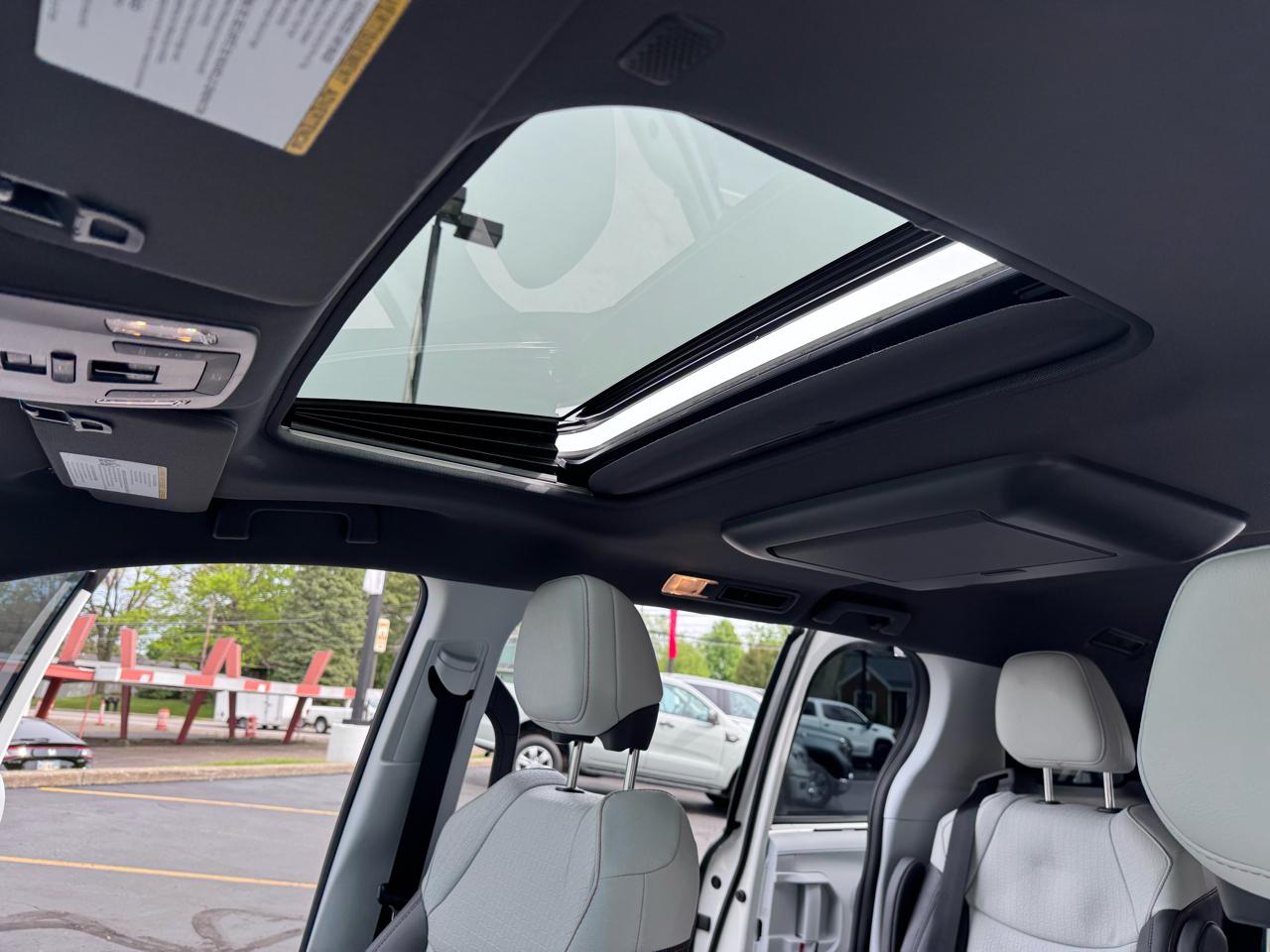 Toyota Sienna Platinum AWD 7-Passenger (Natl) 2024