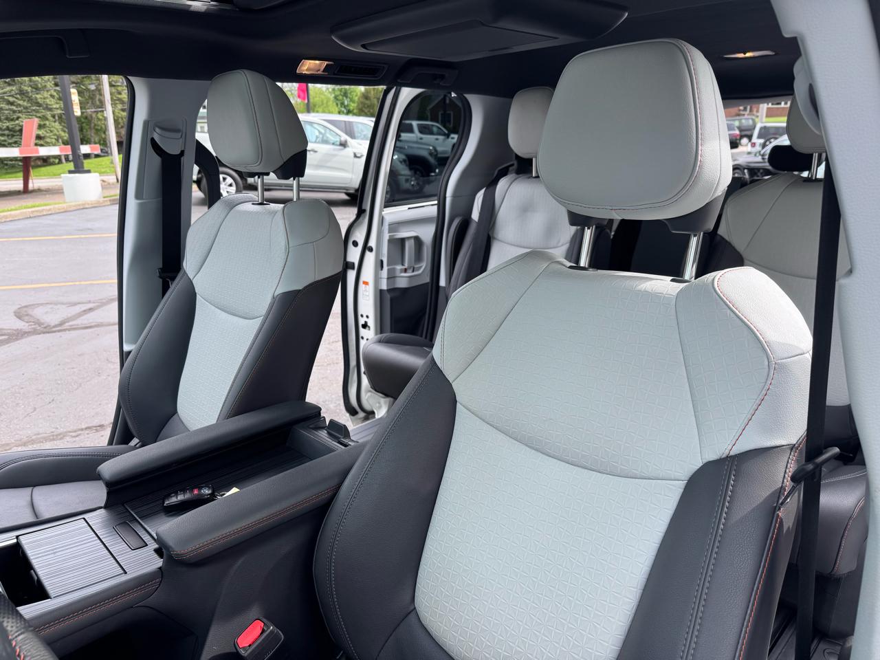 Toyota Sienna Platinum AWD 7-Passenger (Natl) 2024