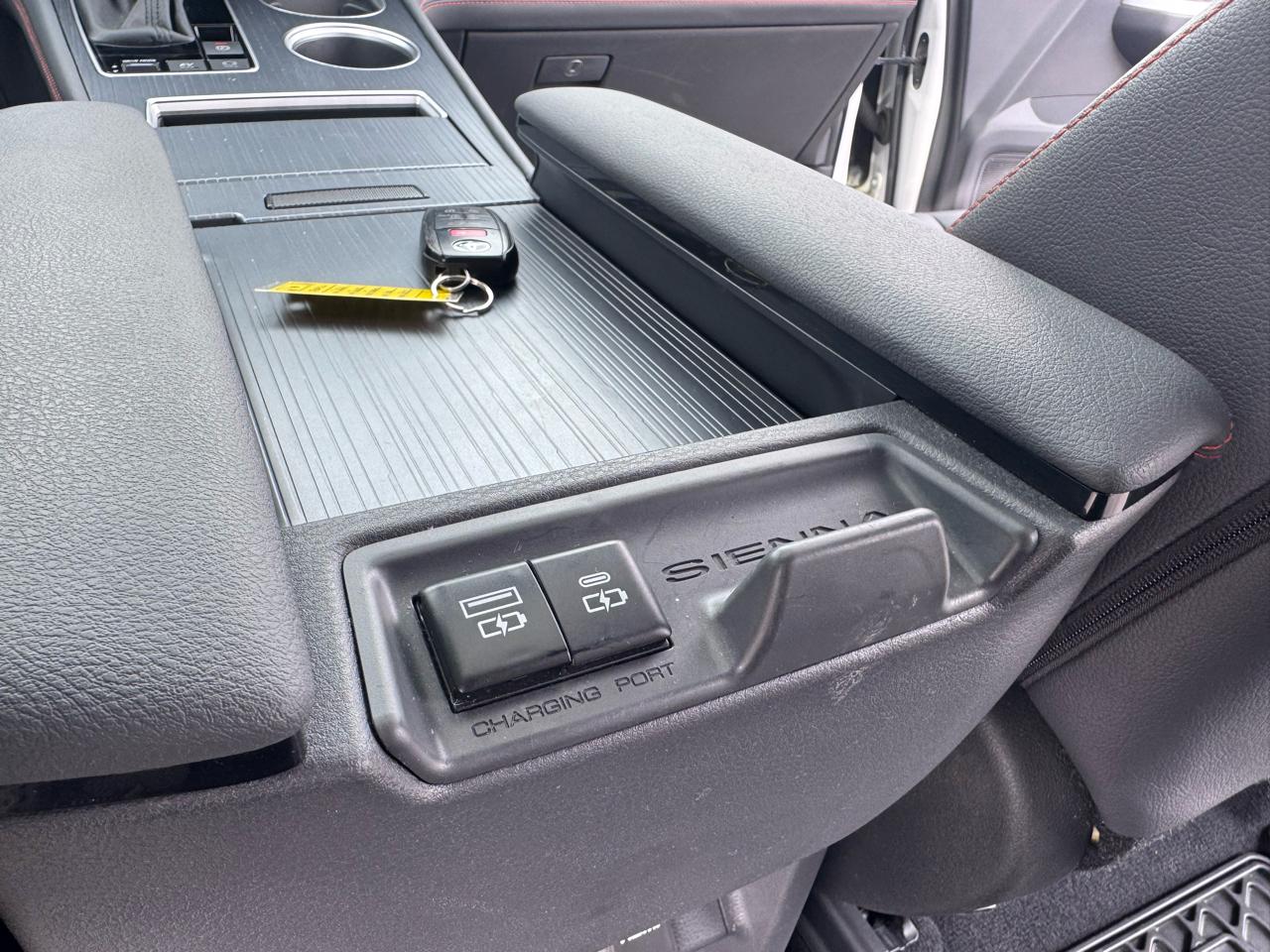 Toyota Sienna Platinum AWD 7-Passenger (Natl) 2024