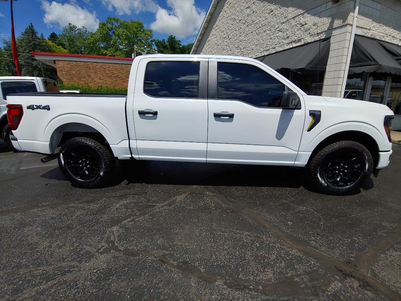 Ford F-150 2WD Reg Cab Flareside 126" STX 2025