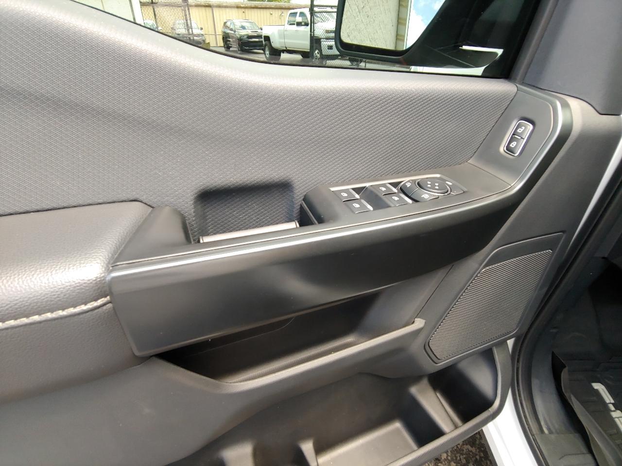 Ford F-150 2WD Reg Cab Flareside 126" STX 2025