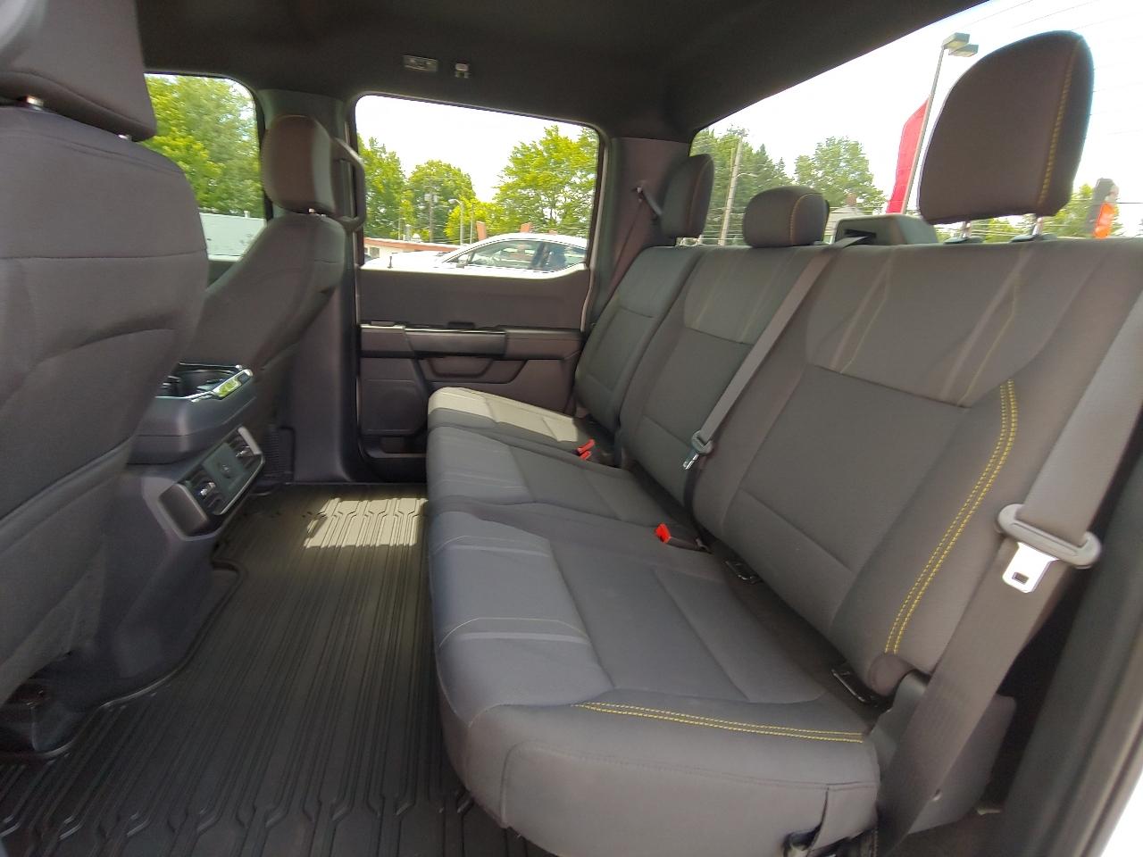 Ford F-150 2WD Reg Cab Flareside 126" STX 2025