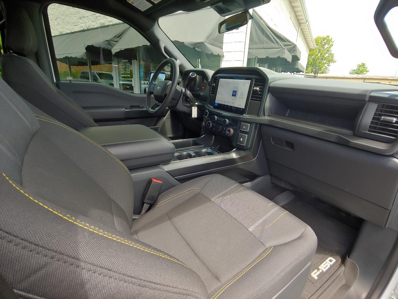 Ford F-150 2WD Reg Cab Flareside 126" STX 2025