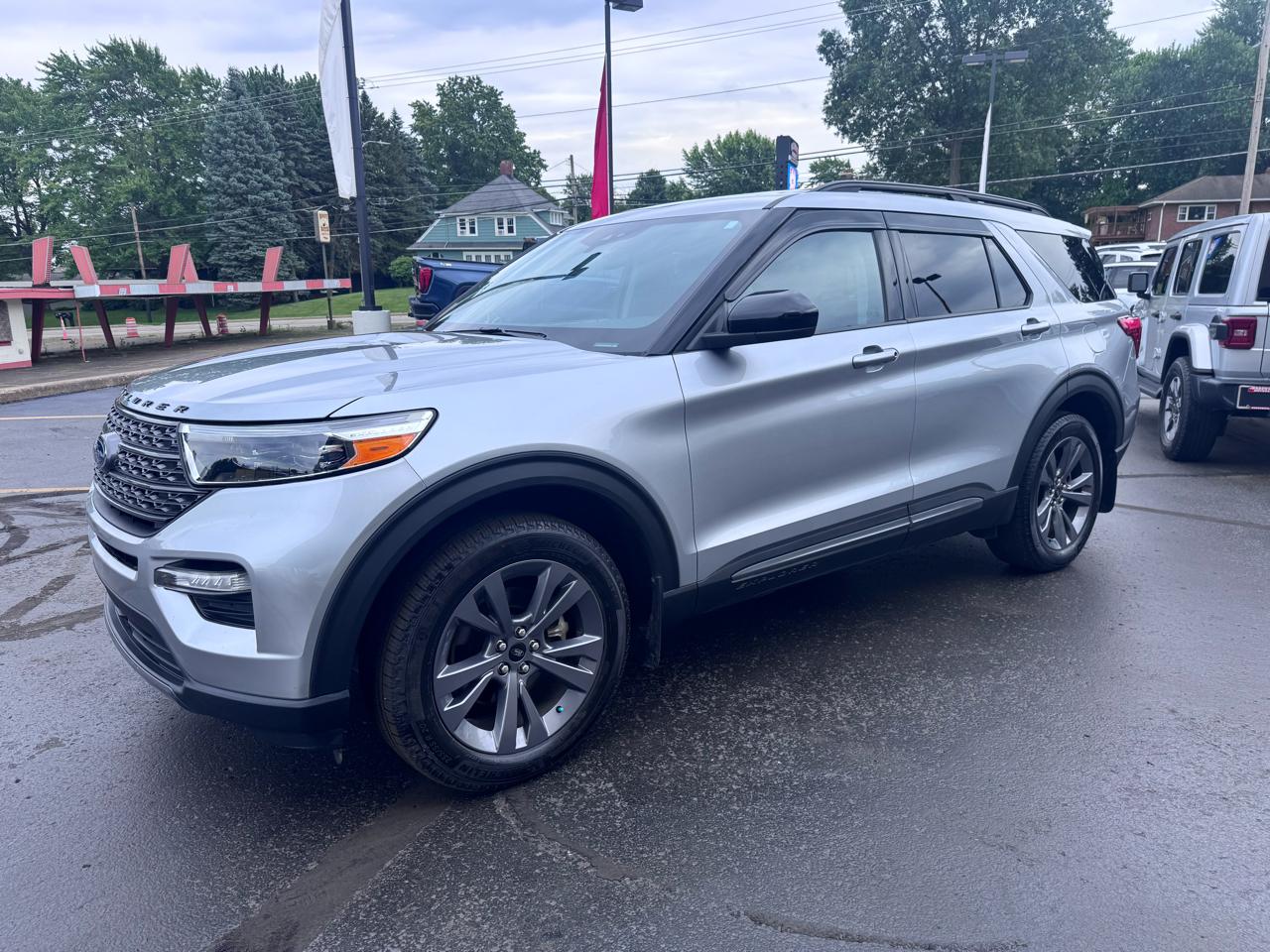 Ford Explorer 4dr XLT 4WD 2024