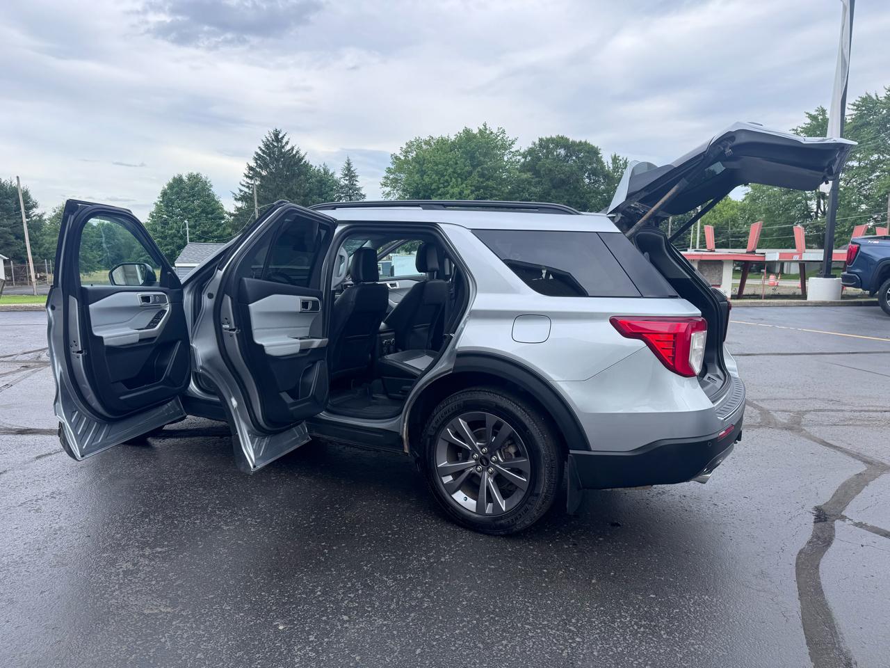 Ford Explorer 4dr XLT 4WD 2024
