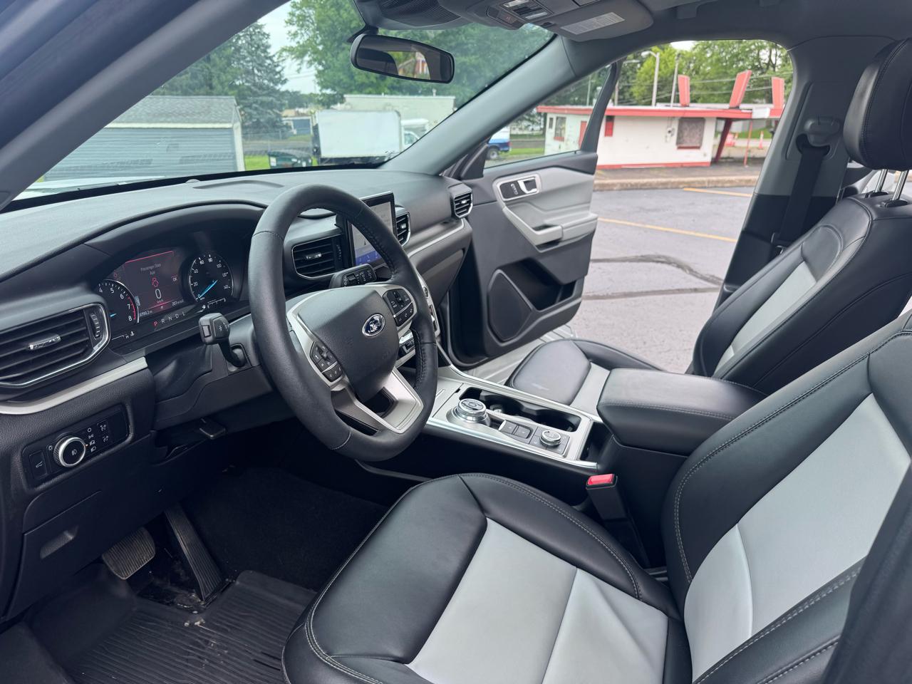 Ford Explorer 4dr XLT 4WD 2024
