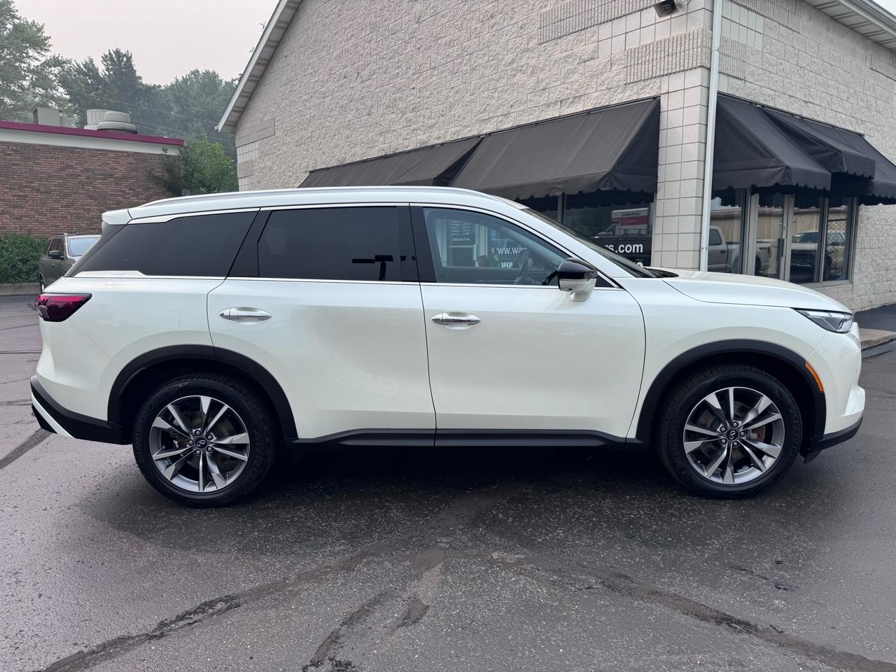 Infiniti QX60 LUXE AWD 2024