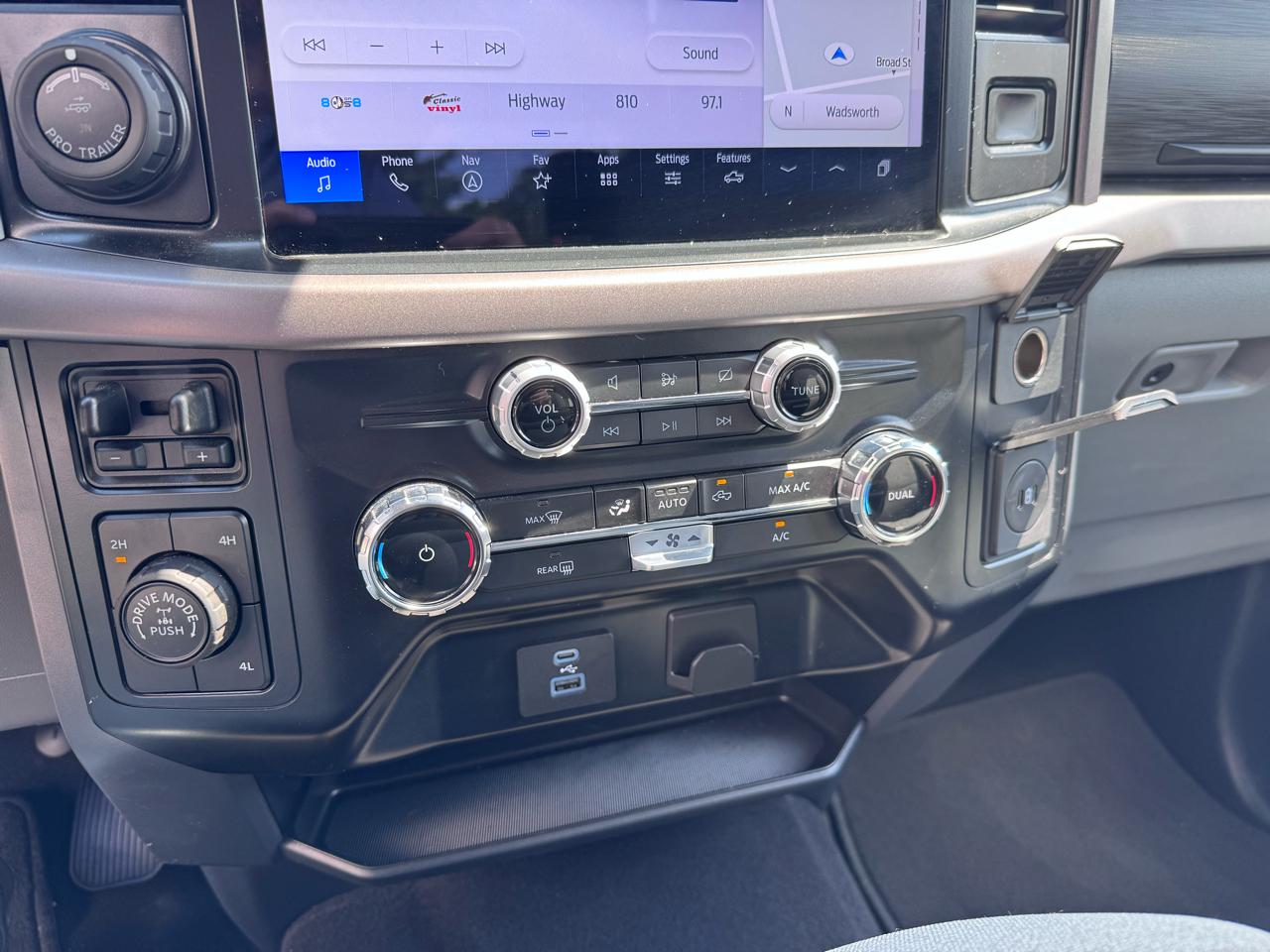 Ford F-150 XLT 4WD SuperCrew 6.5' Box 2024