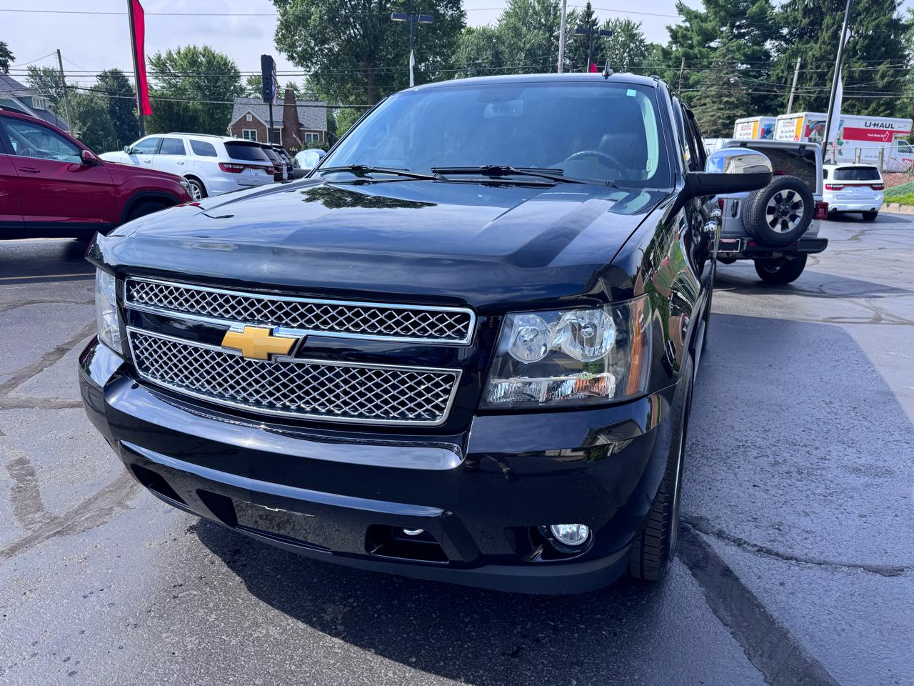 Chevrolet Suburban 4WD 4dr LT 2014