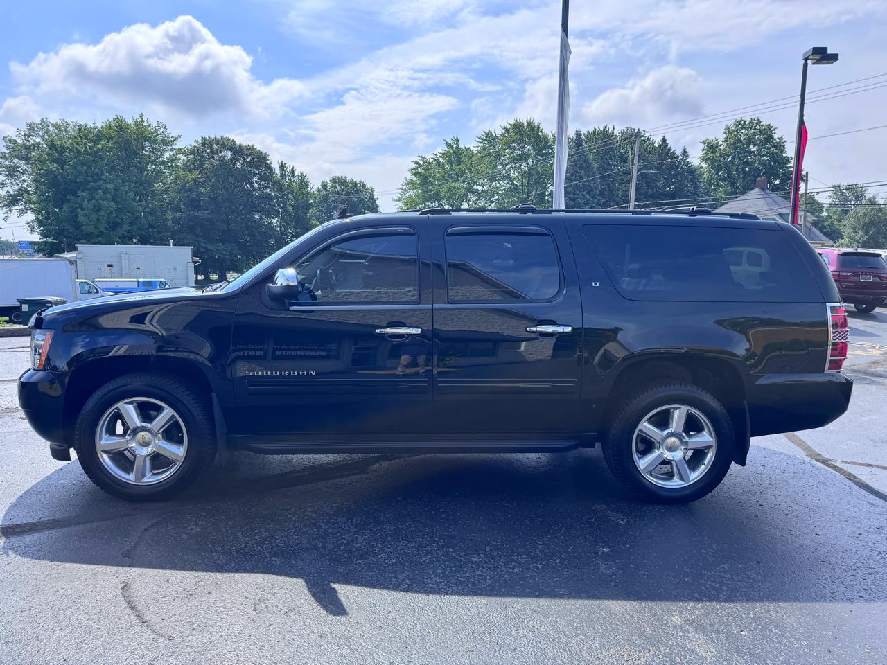 Chevrolet Suburban 4WD 4dr LT 2014