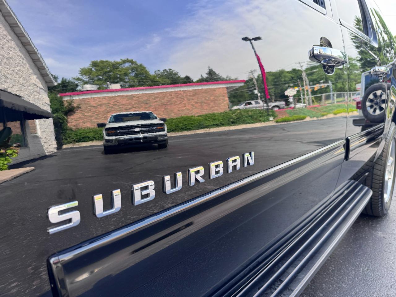 Chevrolet Suburban 4WD 4dr LT 2014