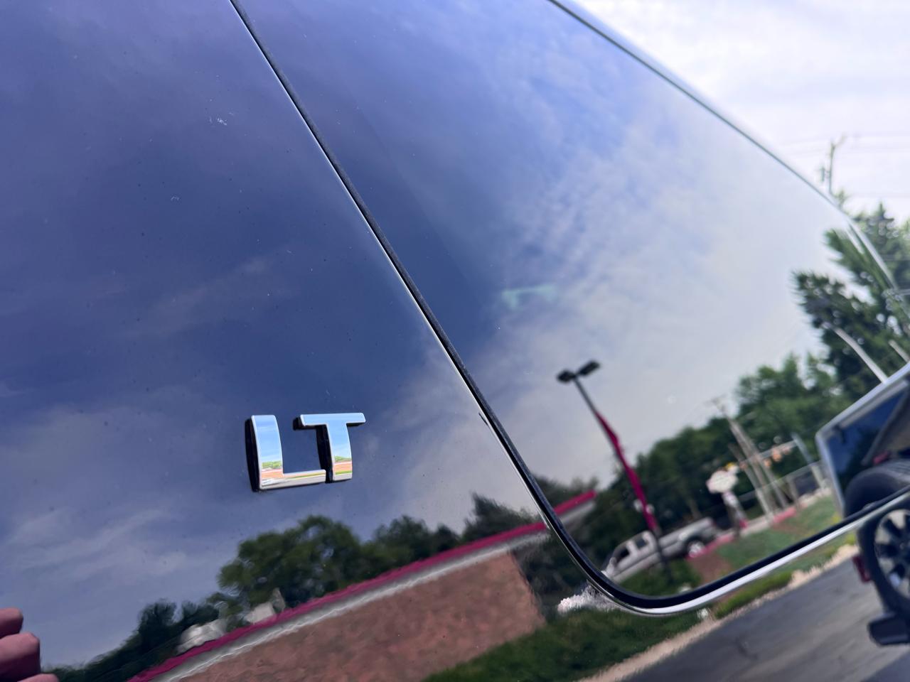 Chevrolet Suburban 4WD 4dr LT 2014